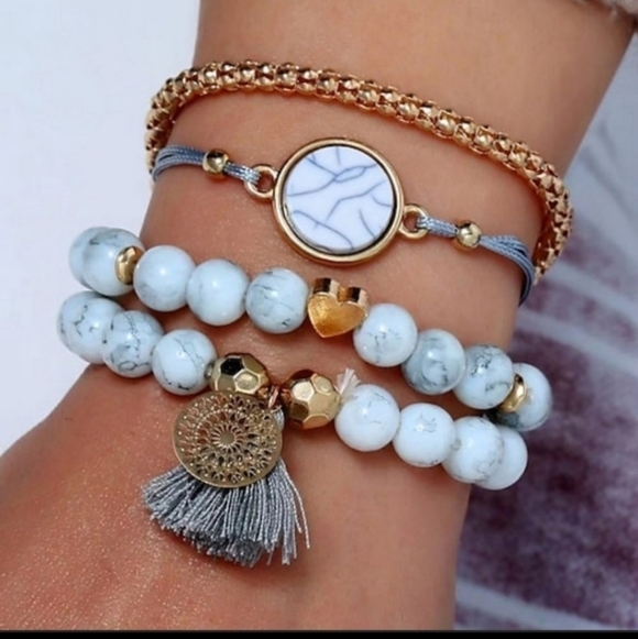 Jewelry - 🍒 NWT GREEN BRACELET SET